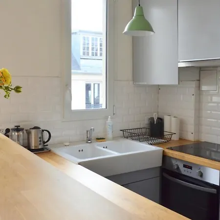 Apartment Charming 2 Bedroom With Balcony In 3rd Arr *