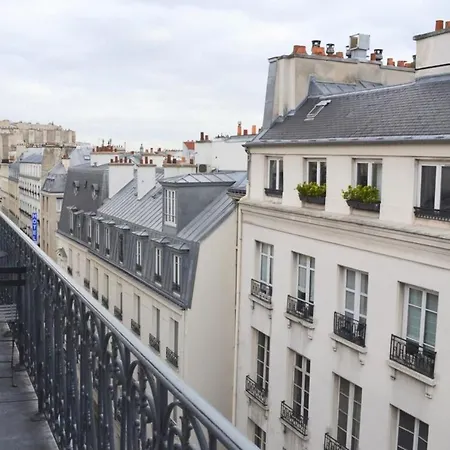 Charming 2 Bedroom With Balcony In 3rd Arr Apartment