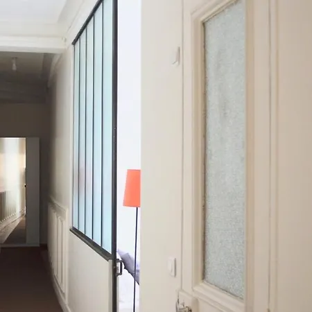 Charming 2 Bedroom With Balcony In 3rd Arr