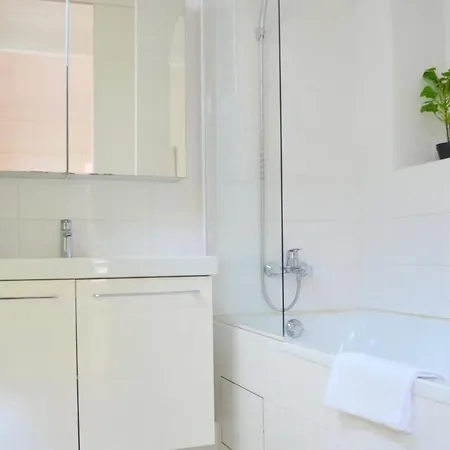 Charming 2 Bedroom With Balcony In 3rd Arr *