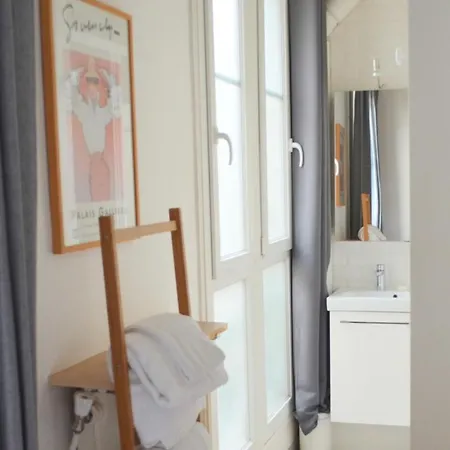 Apartment Charming 2 Bedroom With Balcony In 3rd Arr