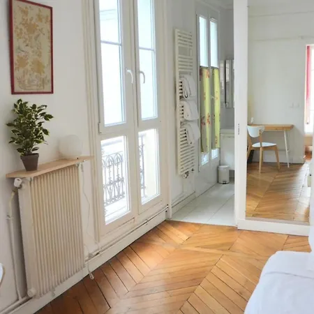Apartment Charming 2 Bedroom With Balcony In 3rd Arr