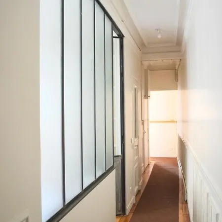 Charming 2 Bedroom With Balcony In 3rd Arr Apartment